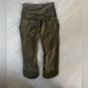 Ivivva Cropped Leggings with pockets Army Green Size 12 Kids